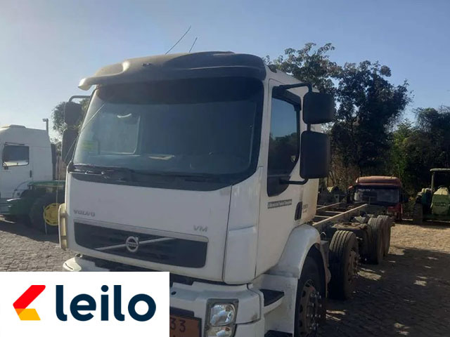 LOTE 030 - VOLVO VM 330 2012