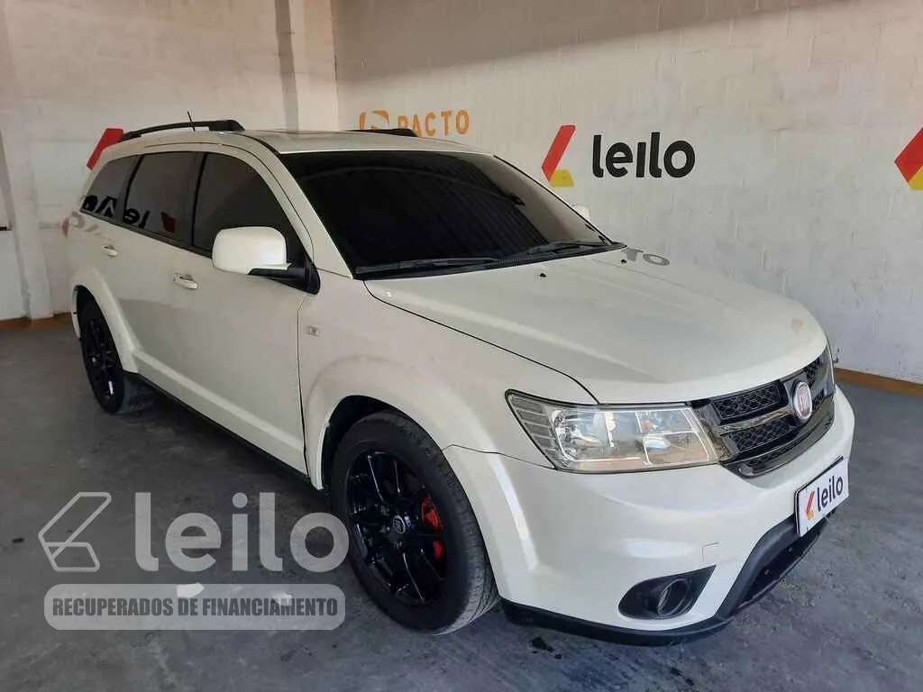LOTE 008 - FIAT FREEMONT PREC AT6 2015