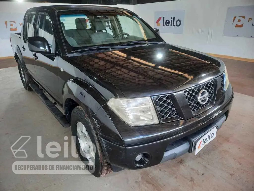 LOTE 011 - NISSAN FRONTIER XE 2011