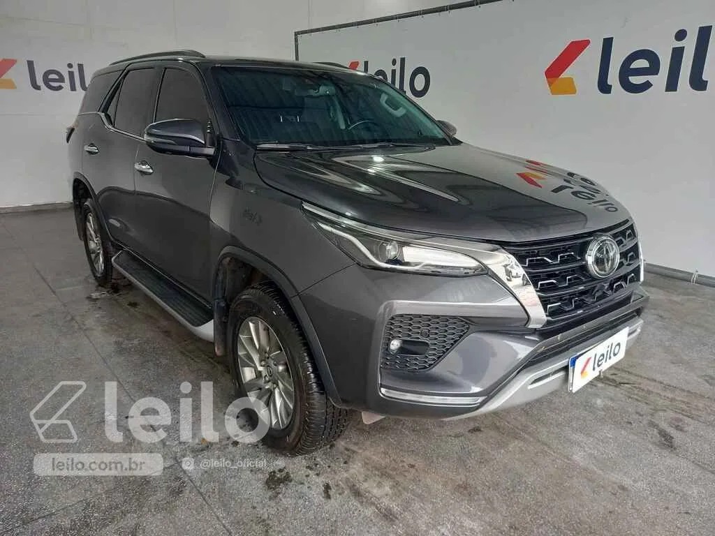 LOTE 032 - TOYOTA HILUX SW SRX A 4FD 4X4 2024
