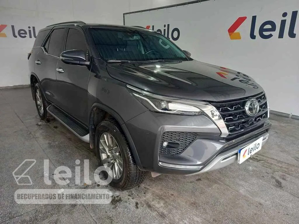 LOTE 032 - TOYOTA HILUX SW SRX A 4FD 4X4 2024
